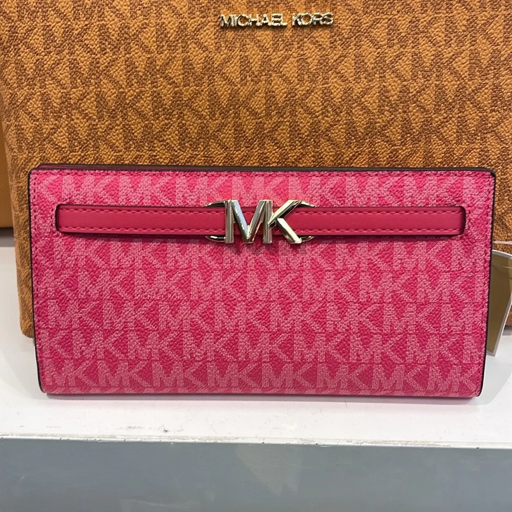 MICHAEL KORS
Reed Large Snap Signature Wallet
Electric Pink 
NWT